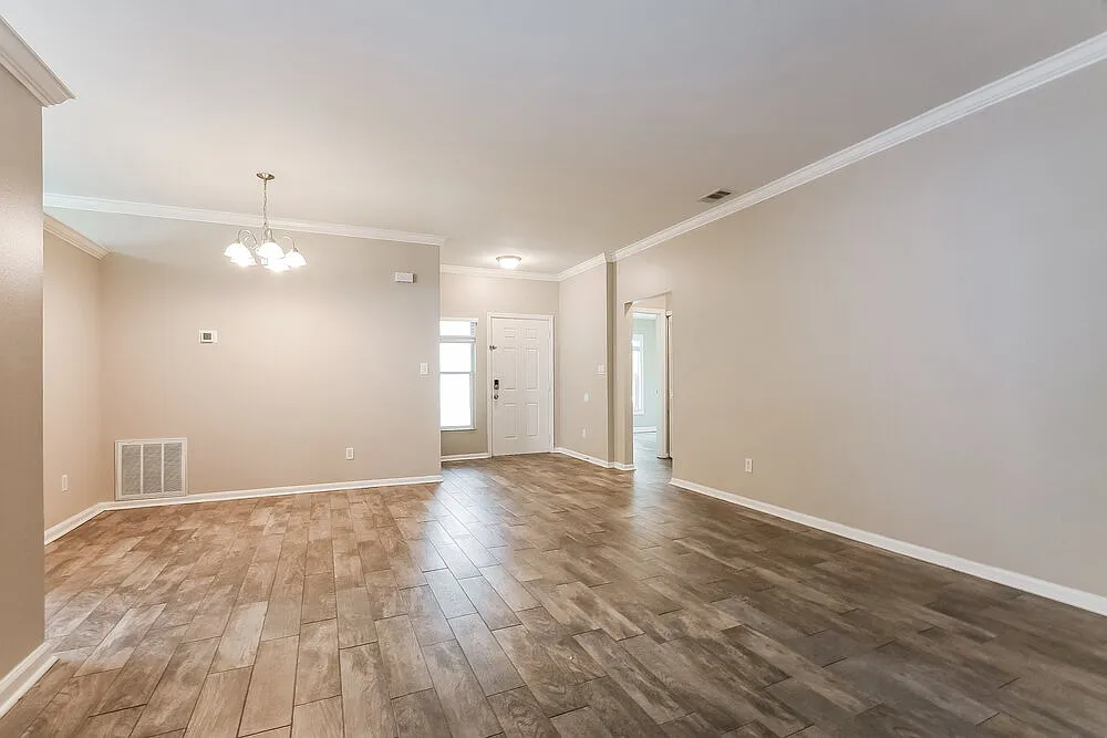 3 bed, 2.0 bath, 1511 sqft, $2,425 — Photo 4