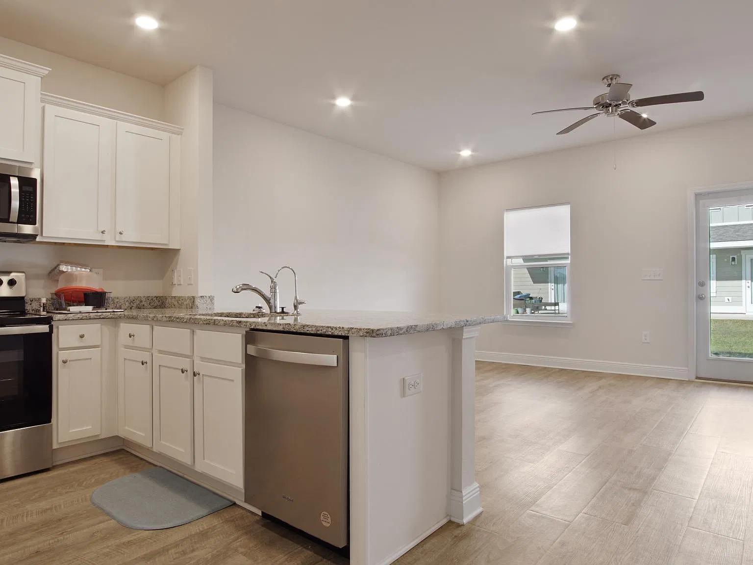 3 bed, 2.5 bath, 1537 sqft, $1,725 — Photo 4