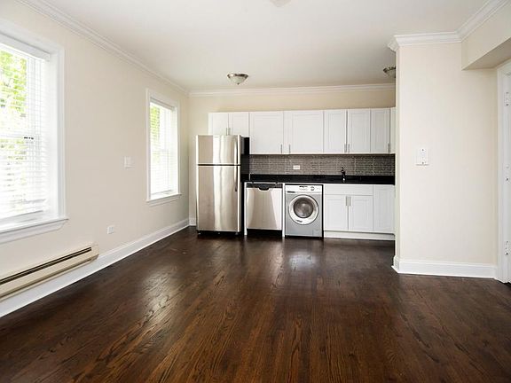5th image of 2129 N Dayton St #17