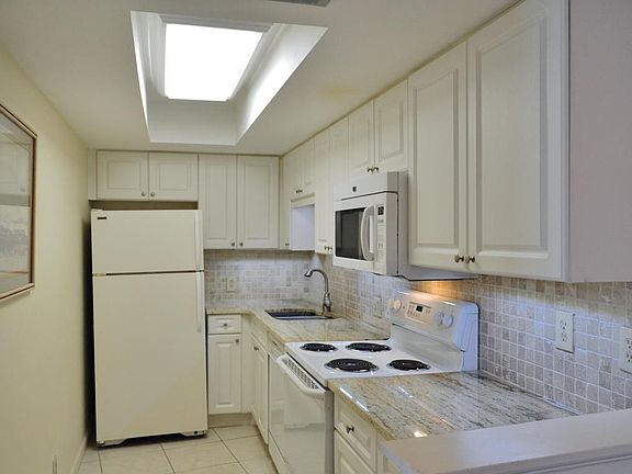 4th image of 1601 Ocean Dr #307