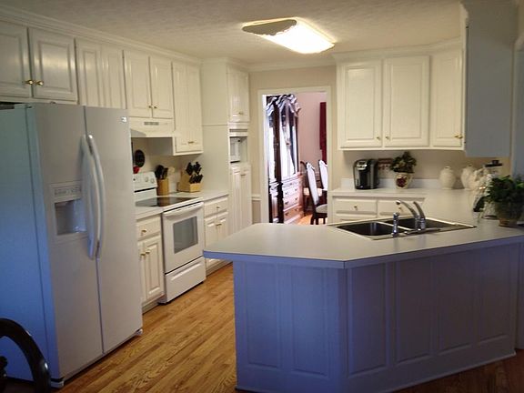 2nd image of 1110 Pinehurst Dr
