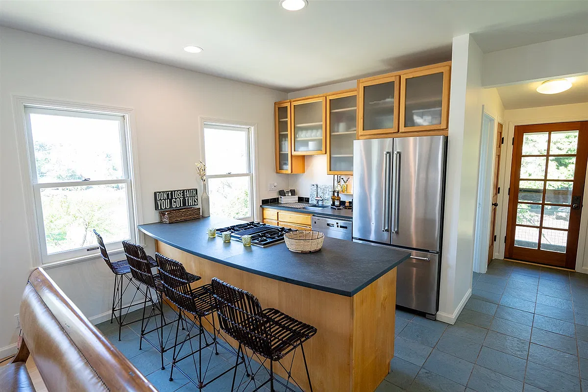 2 bed, 670 sqft, $4,600 — Photo 2
