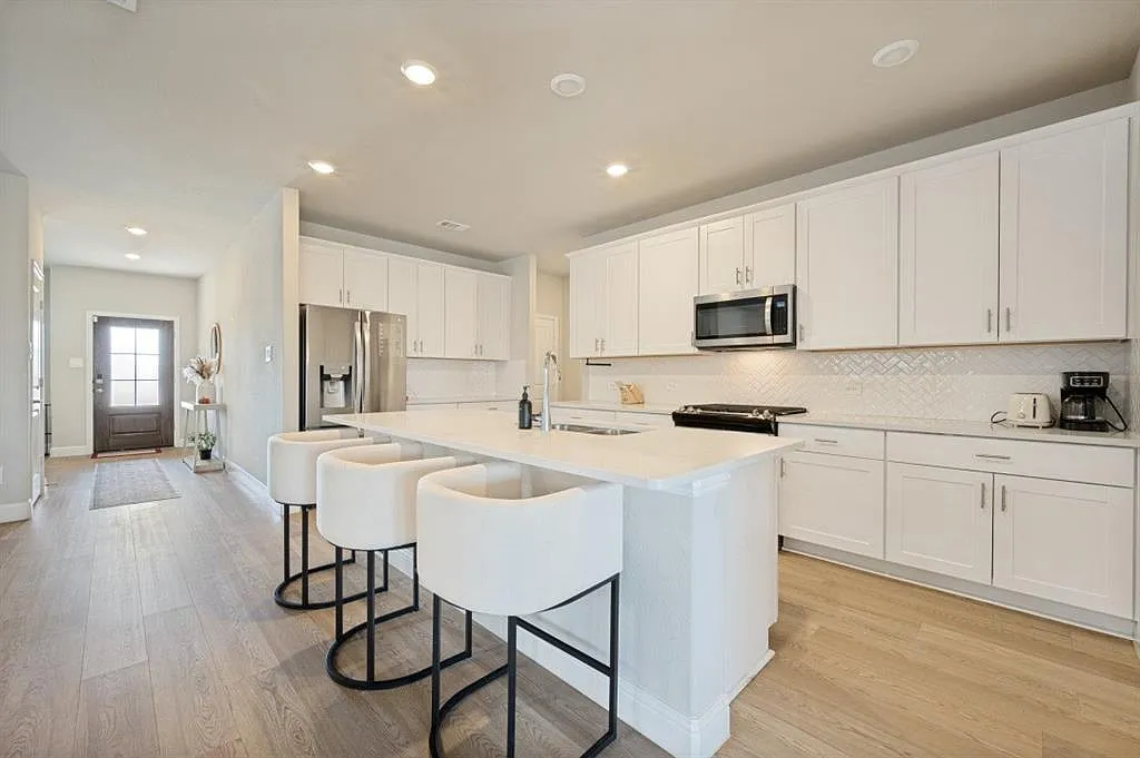 4 bed, 3102 sqft, $3,100 — Photo 4