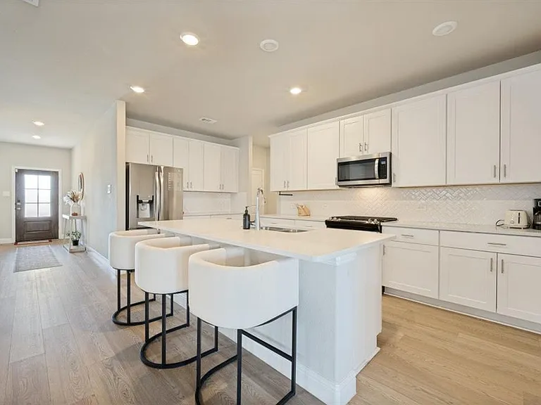 821 Buffalo Dr — Photo 4