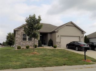 1306 SW 8th St, Oak Grove, MO 64075