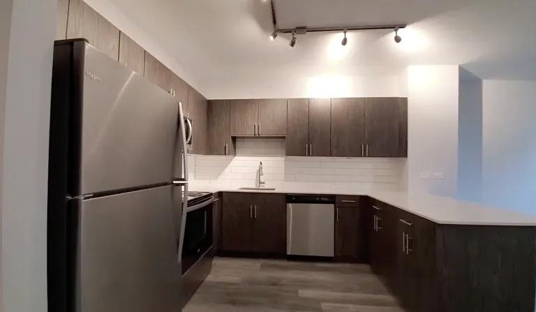 201 W Lake St — Photo 2