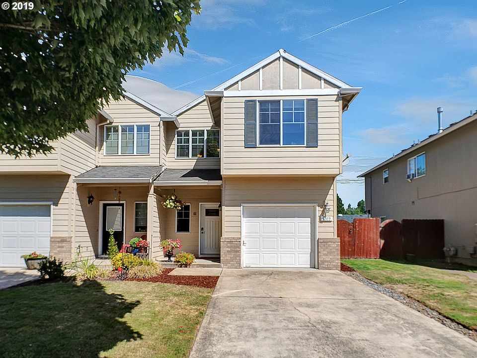 1st image of 1369 NE Birkshire Ct