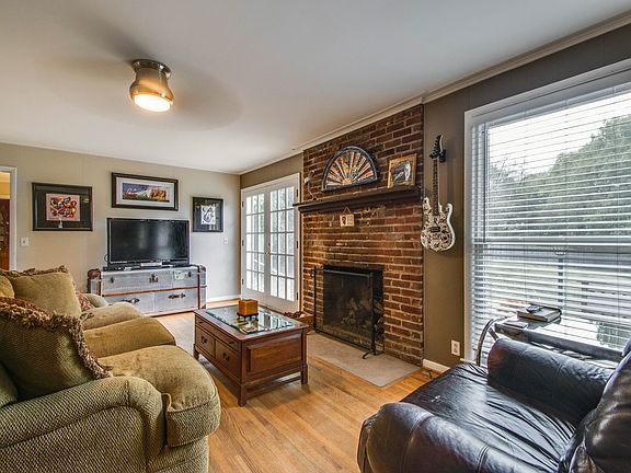 2nd image of 810 Evansdale Dr