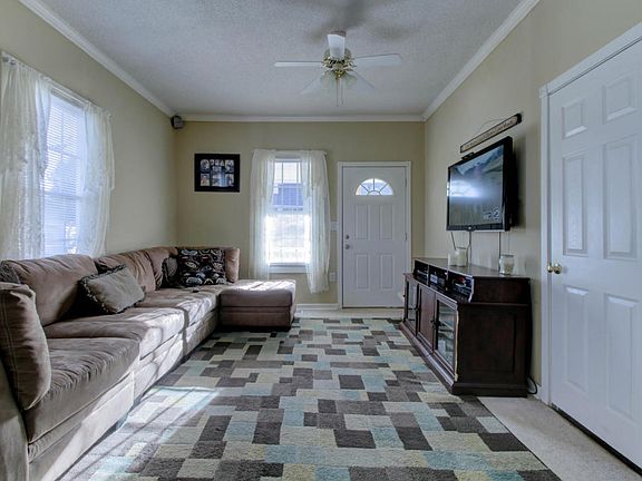 5th image of 242 Foxland Ave