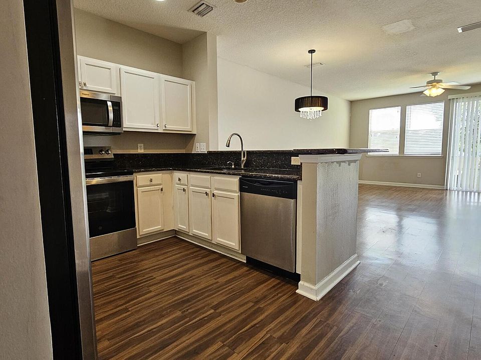1st image of 2334 Sunset Bluff Dr