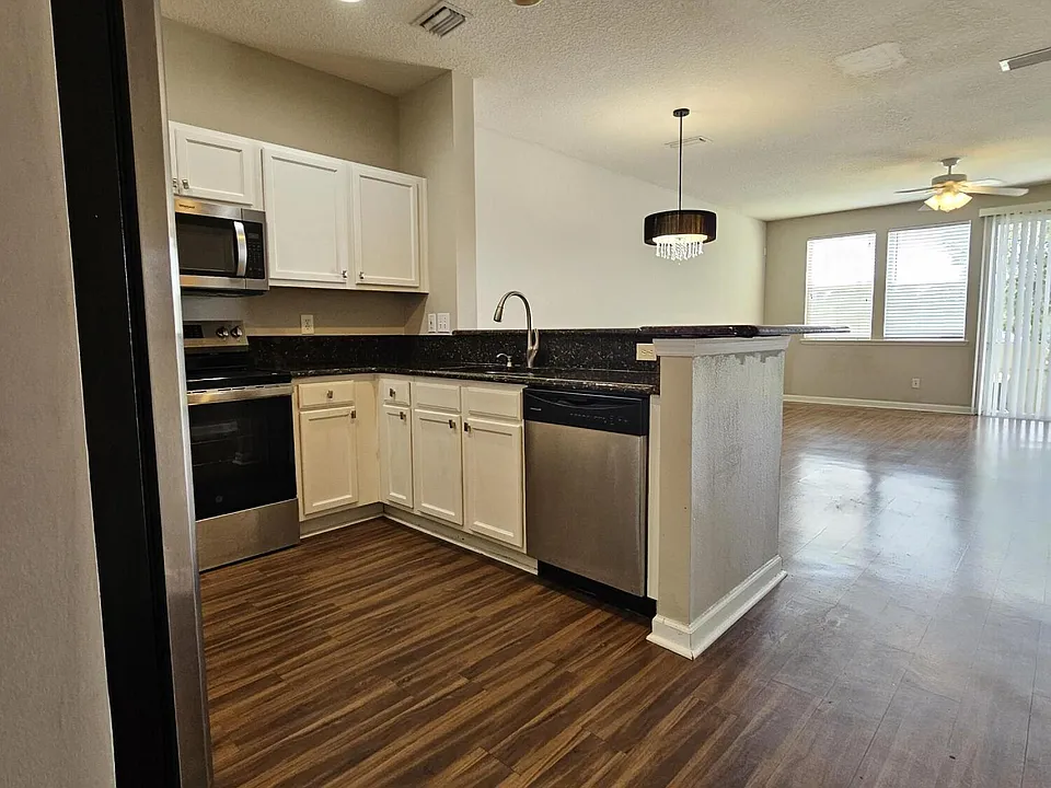 2334 Sunset Bluff Dr