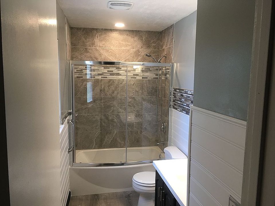 1st image of 7687 Pinehurst Dr