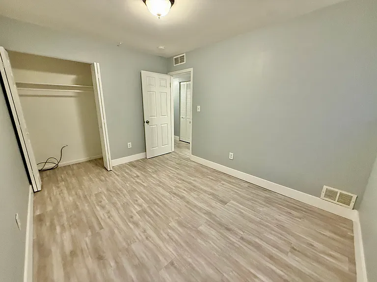 21156 Woodward St — Photo 22