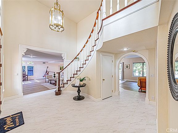 3rd image of 1737 Gainsborough Rd