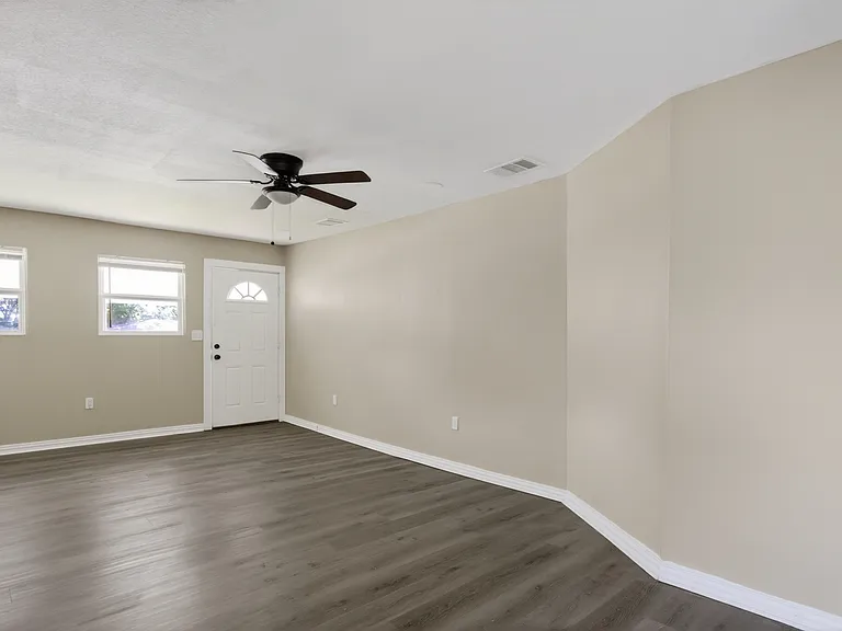 2520 N Hickory St — Photo 8