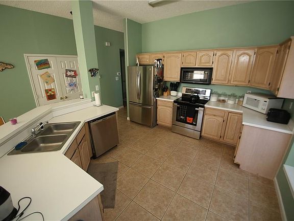 4th image of 418 Essex Dr