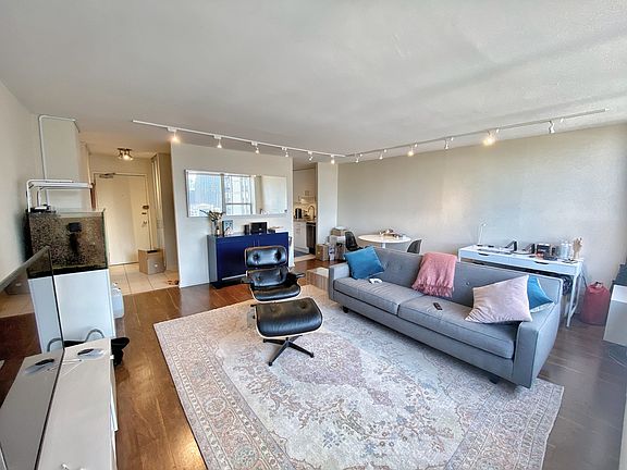 4th image of 1360 N Sandburg Ter APT 1803