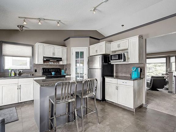2nd image of 417 Harvest Lake Dr NE