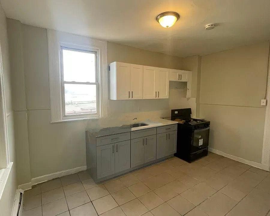1st image of 270 4th St Floor 3
