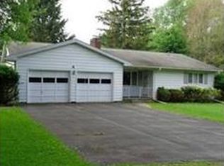 4 Country Club Ln, Greenville, PA 16125