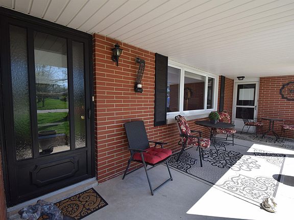 3rd image of 3318 W Brook Dr