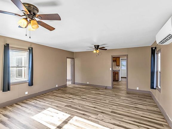 2nd image of 506 W Clark St