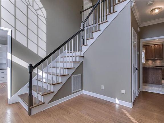 5th image of 809 Bennett Pl