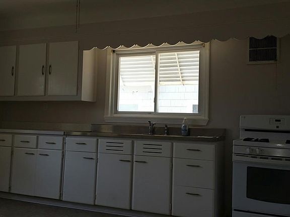3rd image of 13800 Lake Shore Dr