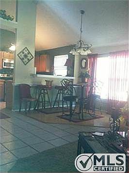 3rd image of 906 Ramblewood Dr