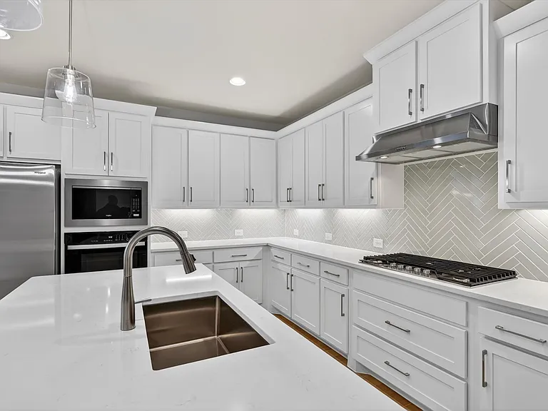 4123 Windy Point Rd — Photo 3