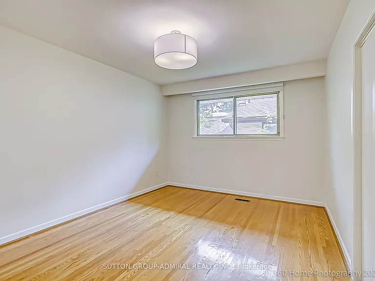 47 Waterloo Ave — Photo 35