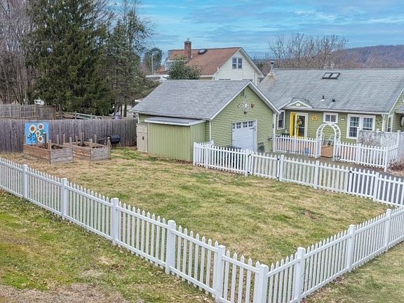 3rd image of 17 Main St