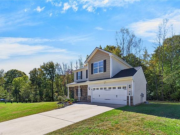 2nd image of 152 Tree Top Ln