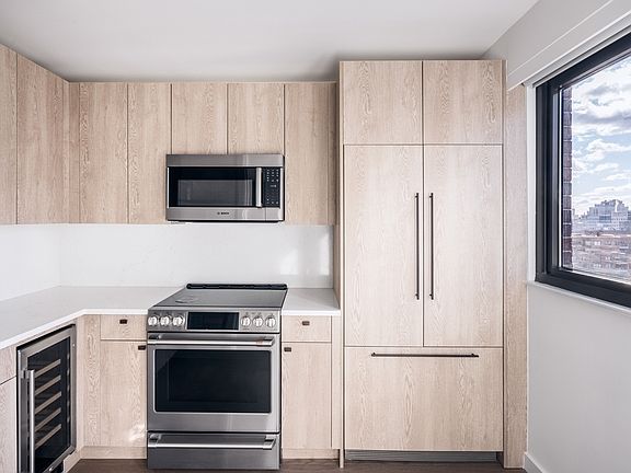 5th image of 220 E 72nd St #19AA