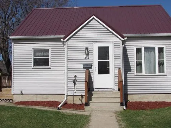 317 10th St N, Benson, MN 56215