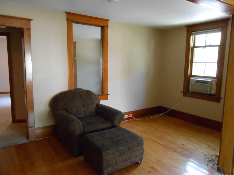 542 Putnam St — Photo 11