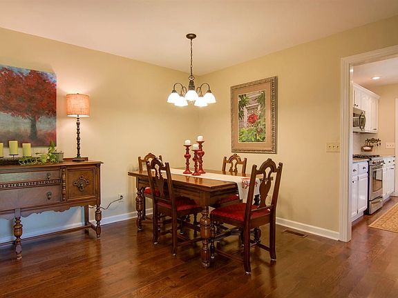 4th image of 3135 Pin Oak Dr