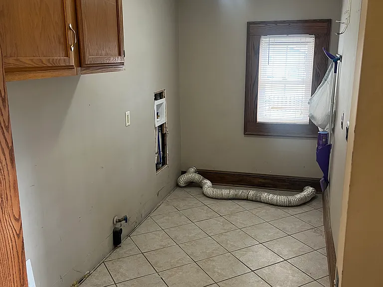 535 S Belmont Ave — Photo 10