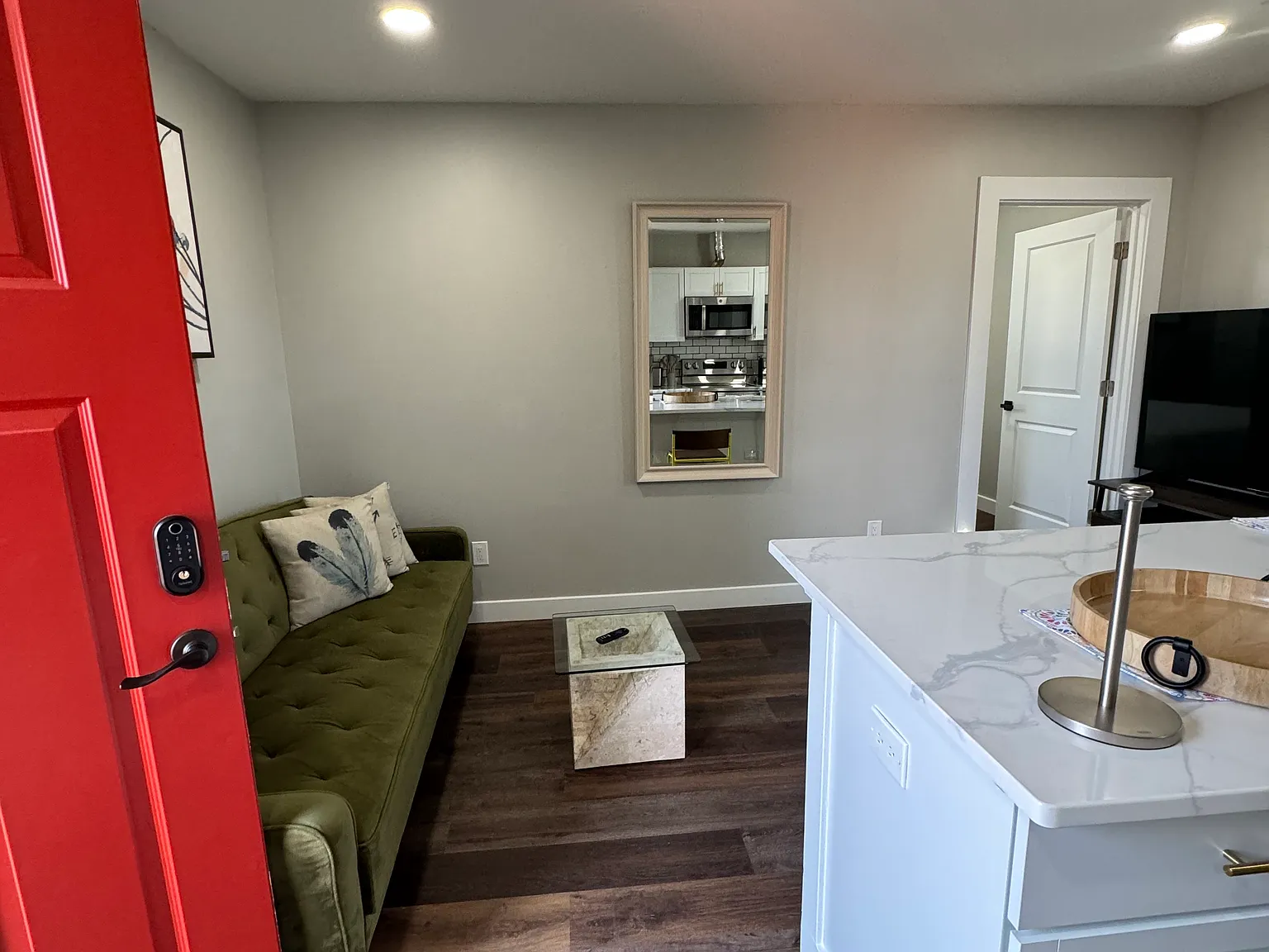 328 N Euclid Ave — Photo 3
