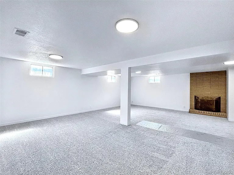 5960 S Logan Ct — Photo 24