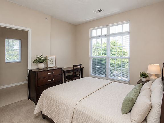 5th image of 1901 N Lincoln Ave Suite 110