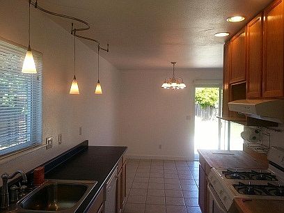 4th image of 9 Corbin Dr