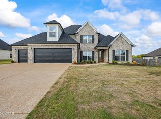 32 Matthews Crossing Dr, Jackson, TN 38305