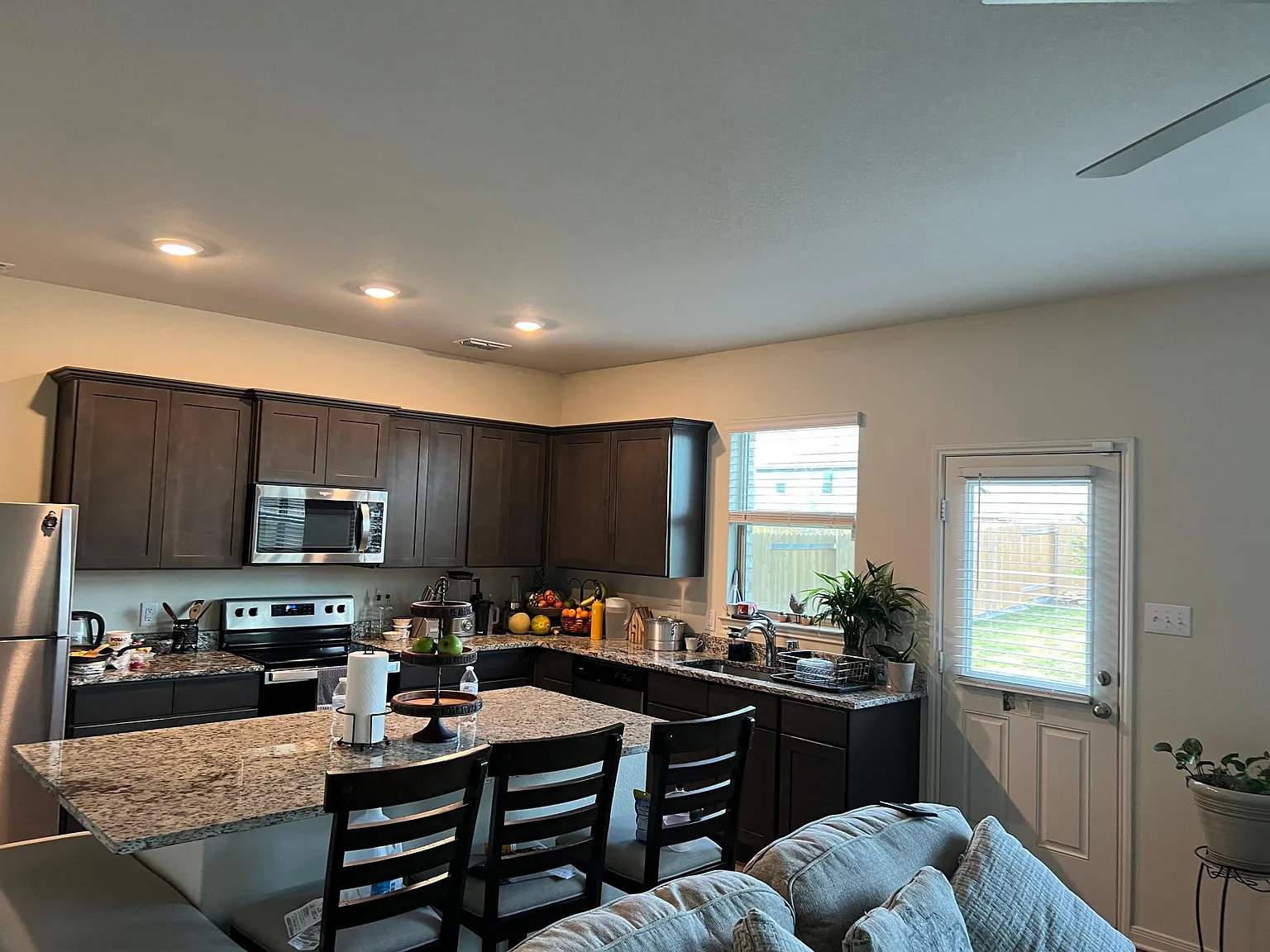3 bed, 2.5 bath, 1707 sqft, $2,150 — Photo 4