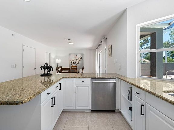 2nd image of 1527 S Club Dr