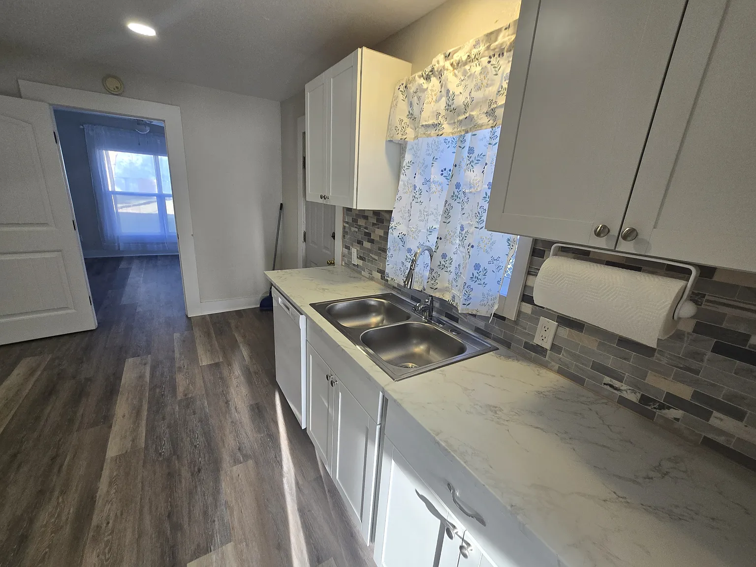 307 S Ave D - 2 — Photo 4