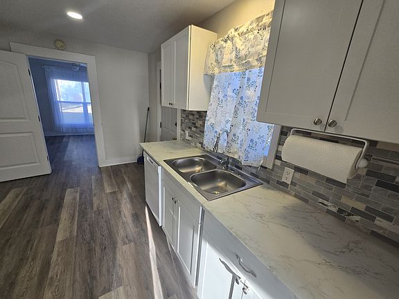 4th image of 307 S Avenue D