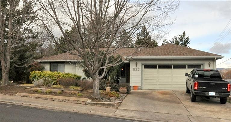 1st image of 535 Oak Hill Cir