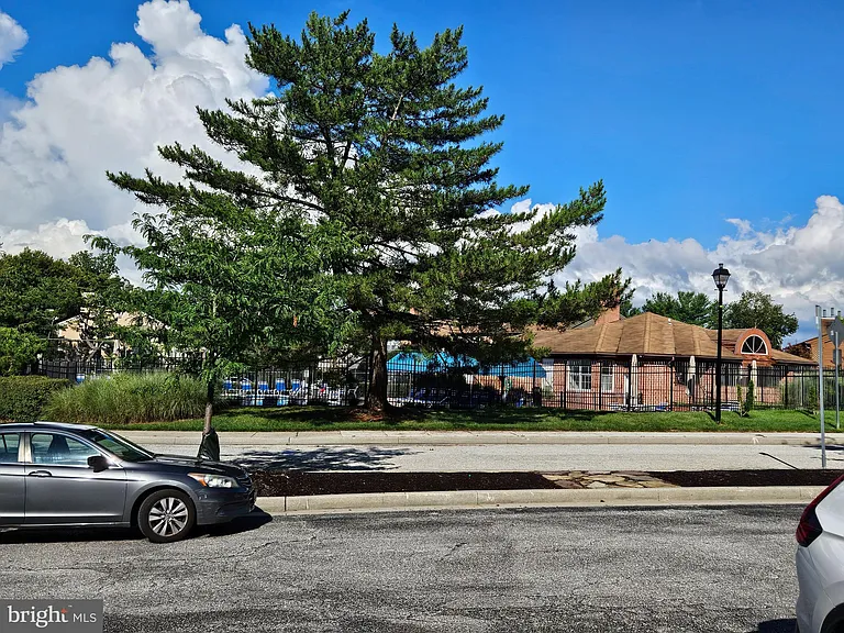 6908-10 Timberlane Rd — Photo 26