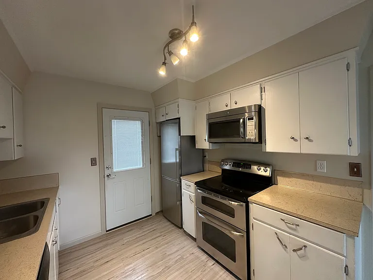 2405 SW Marshall Ave — Photo 16